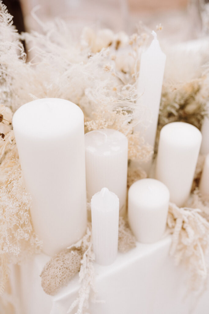 photo of the candles on table for eloping ceremony 
